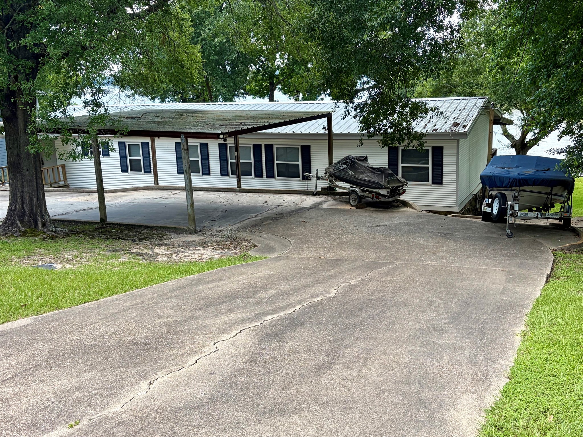 860 Plum Tree Property Photo 2