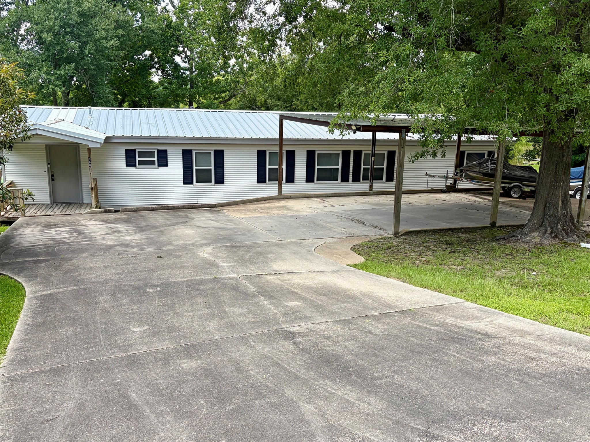 860 Plum Tree Property Photo 3