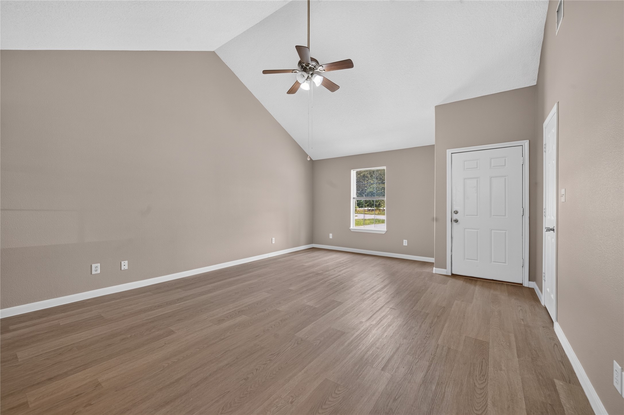 5440 Highline Drive Property Photo 7