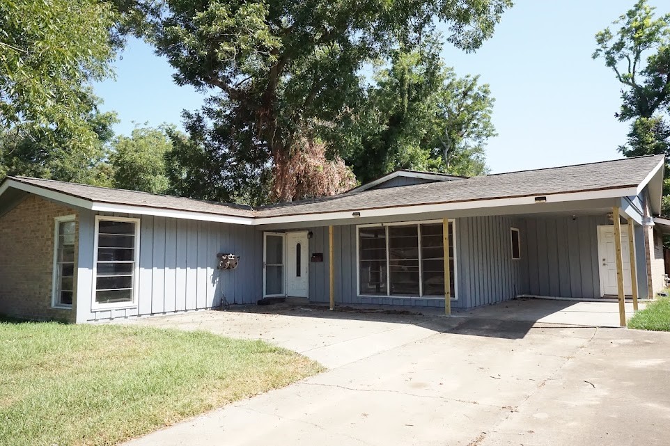206 Carnation Street Property Photo 1