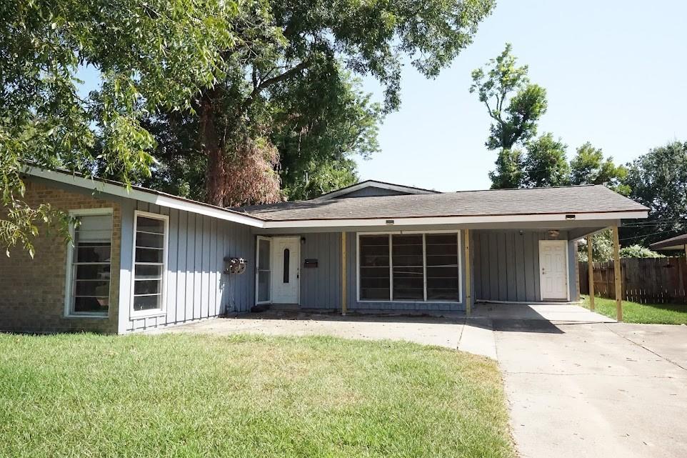 206 Carnation Street, Lake Jackson Tx 77566 Property Photo 2