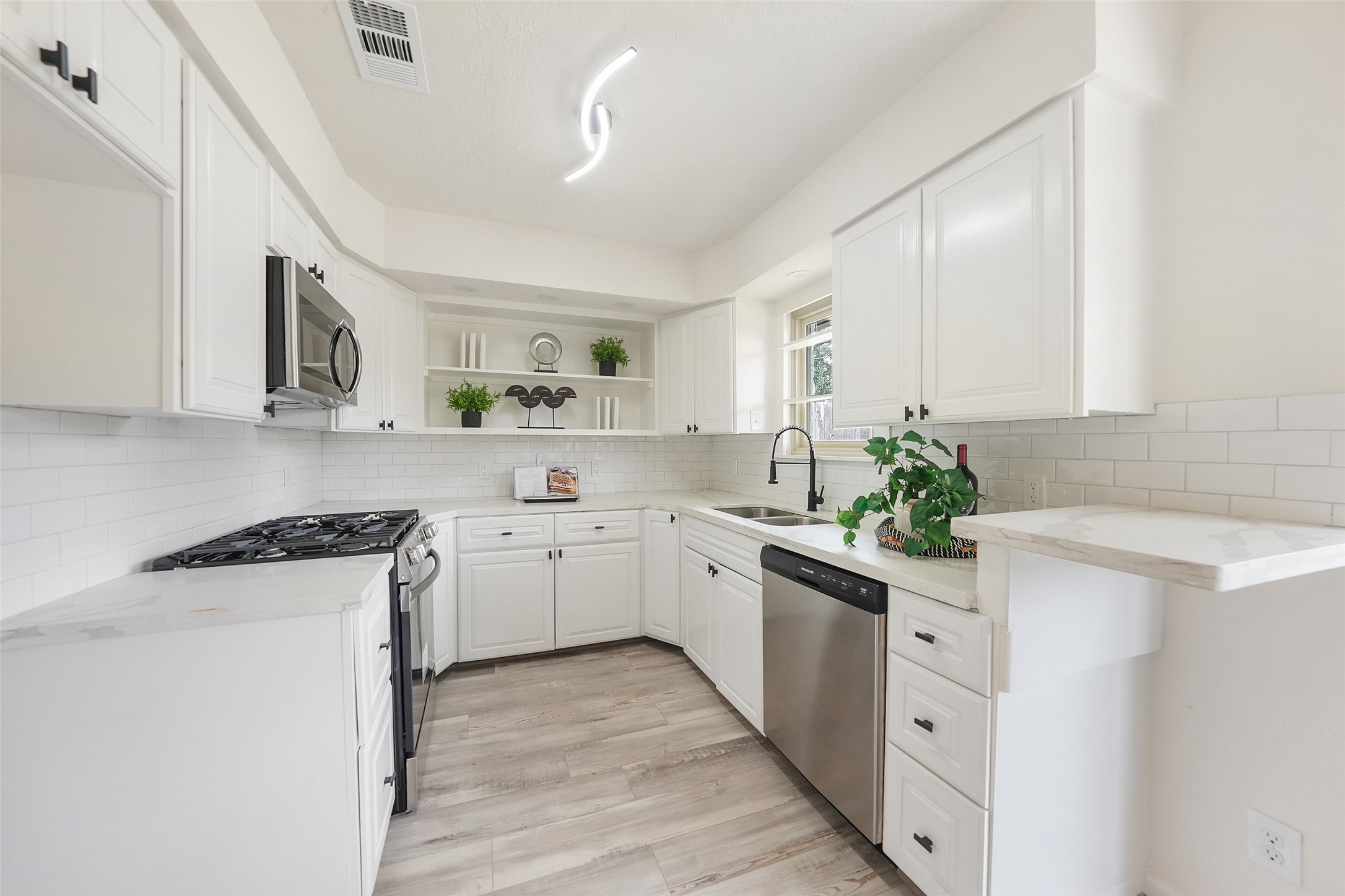 5507 De Milo Drive Property Photo 10