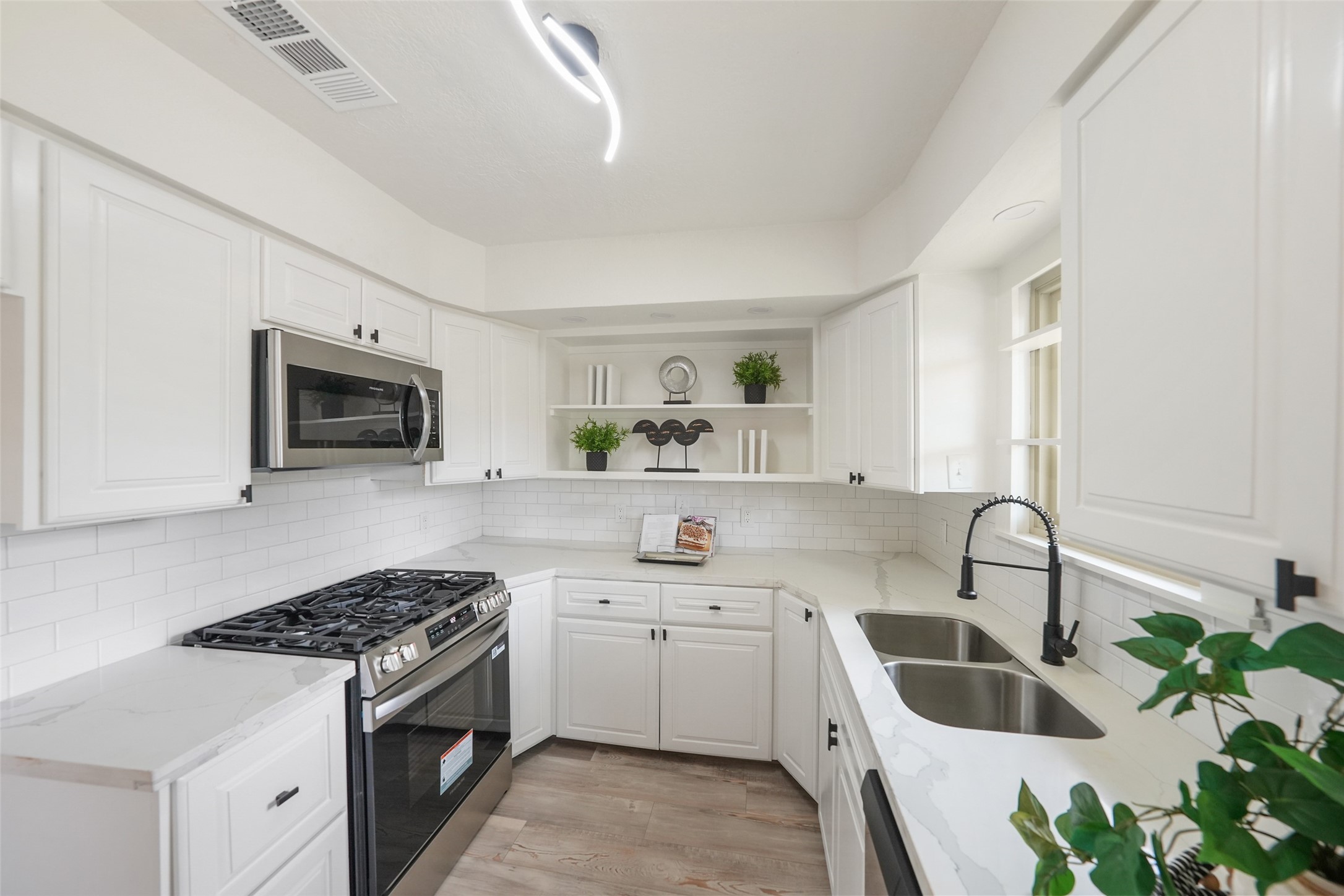 5507 De Milo Drive Property Photo 11