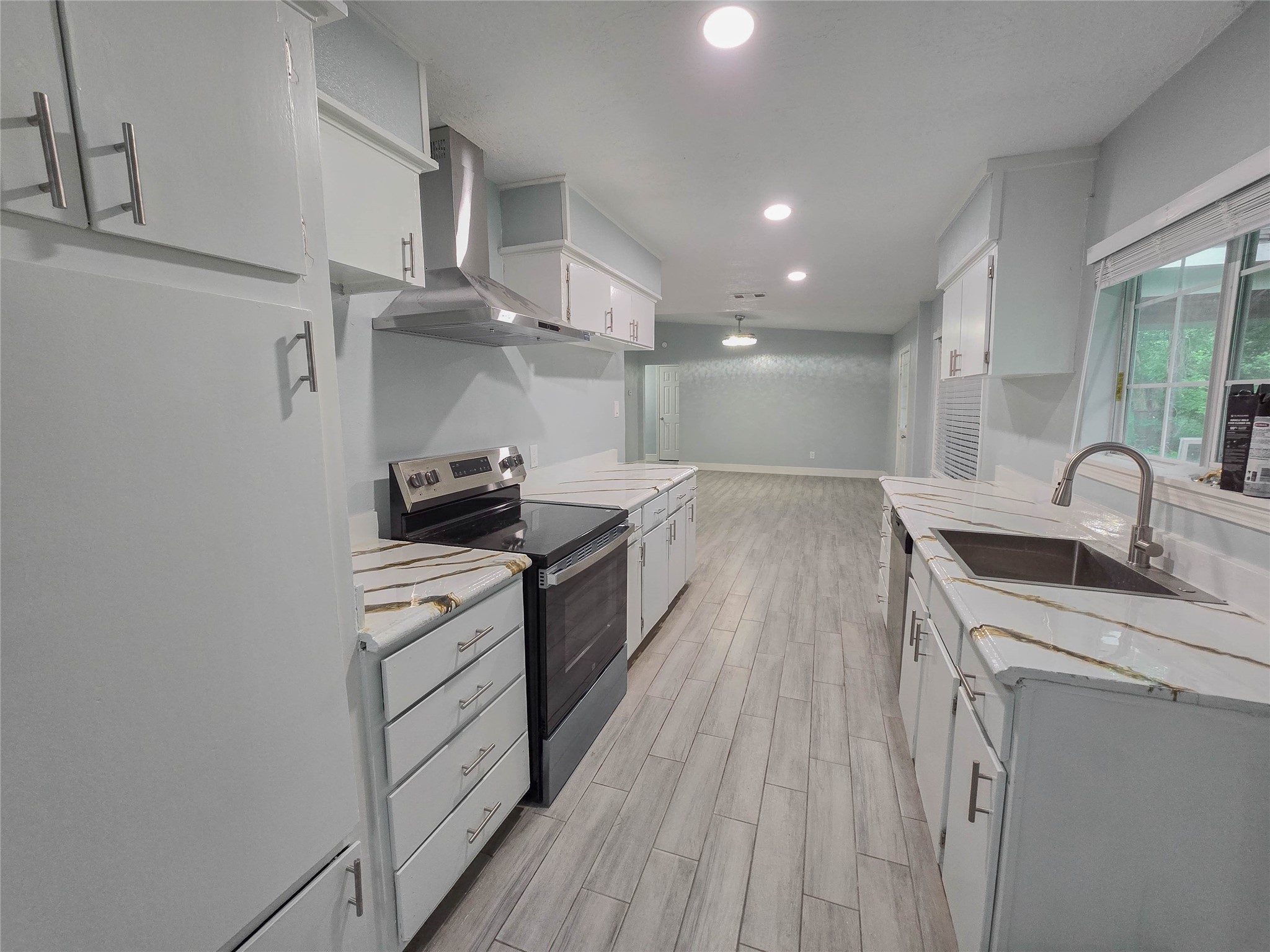 7007 Bellaire Boulevard Property Photo 8
