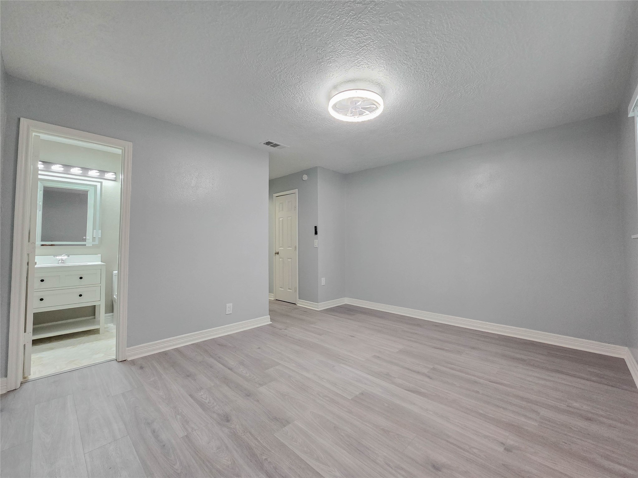 7007 Bellaire Boulevard Property Photo 10