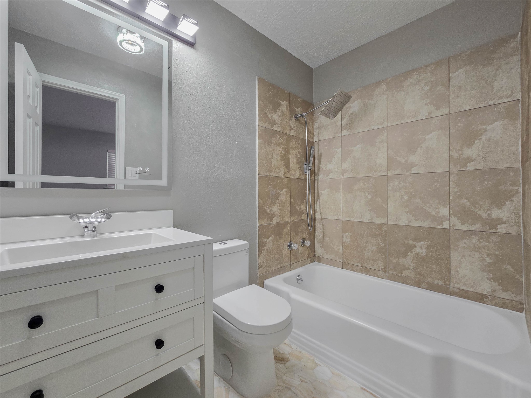 7007 Bellaire Boulevard Property Photo 11