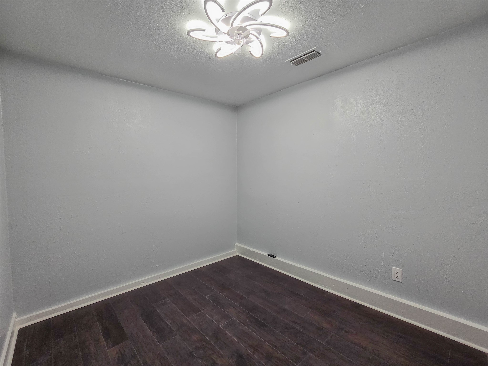 7007 Bellaire Boulevard Property Photo 18