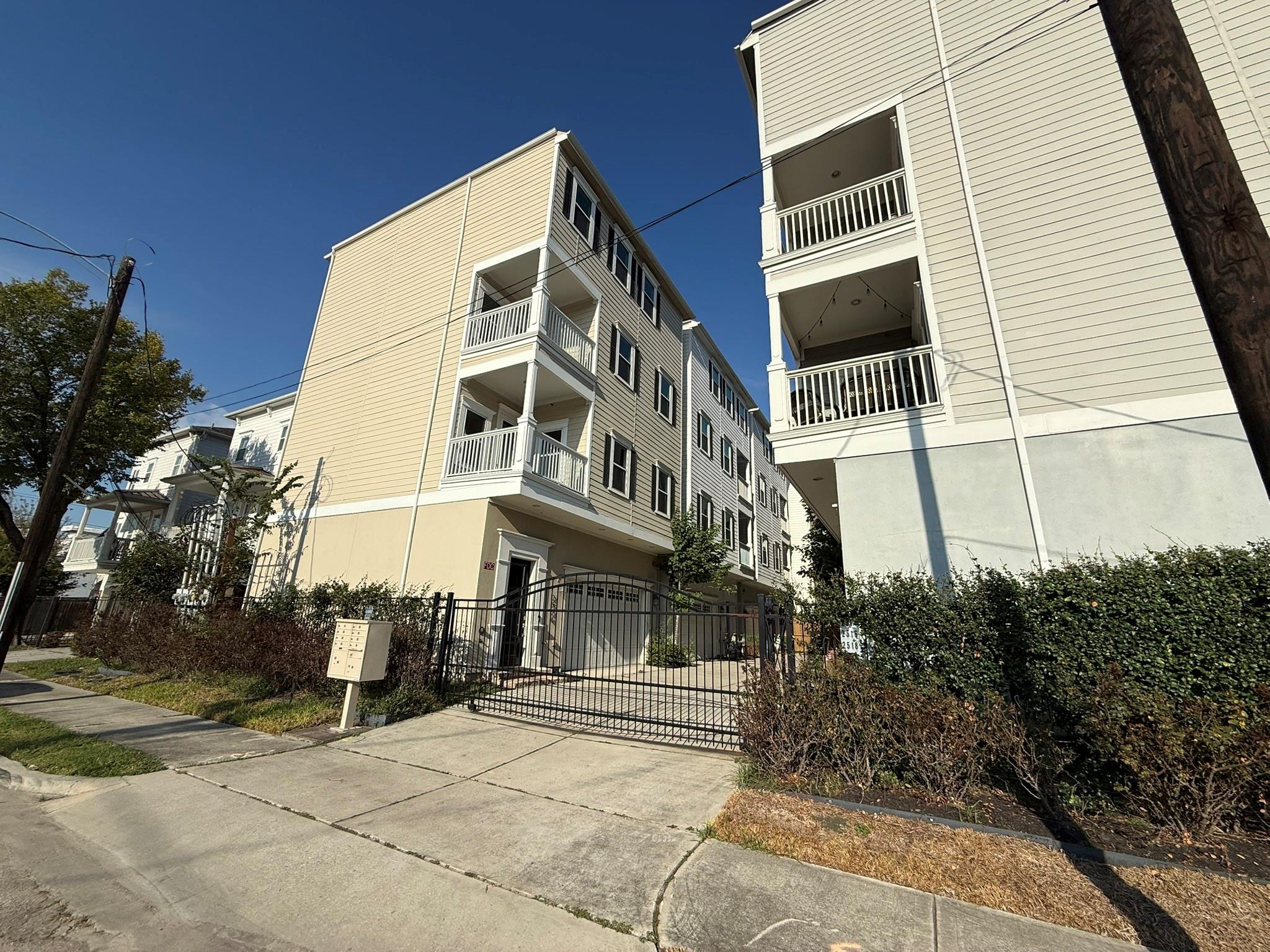 2524 Hutchins Street Property Photo 5