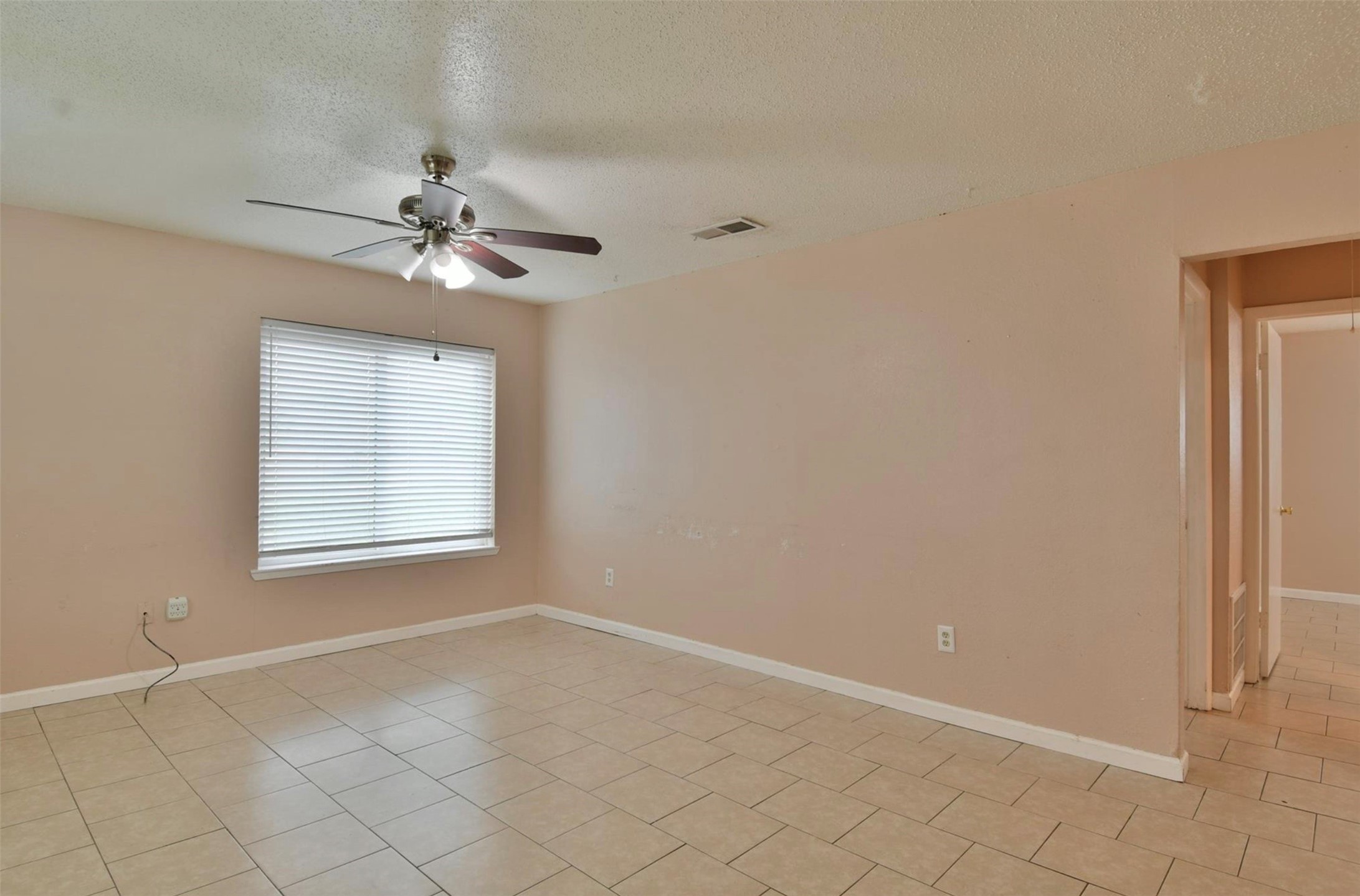 904 Mabry Road Property Photo 6