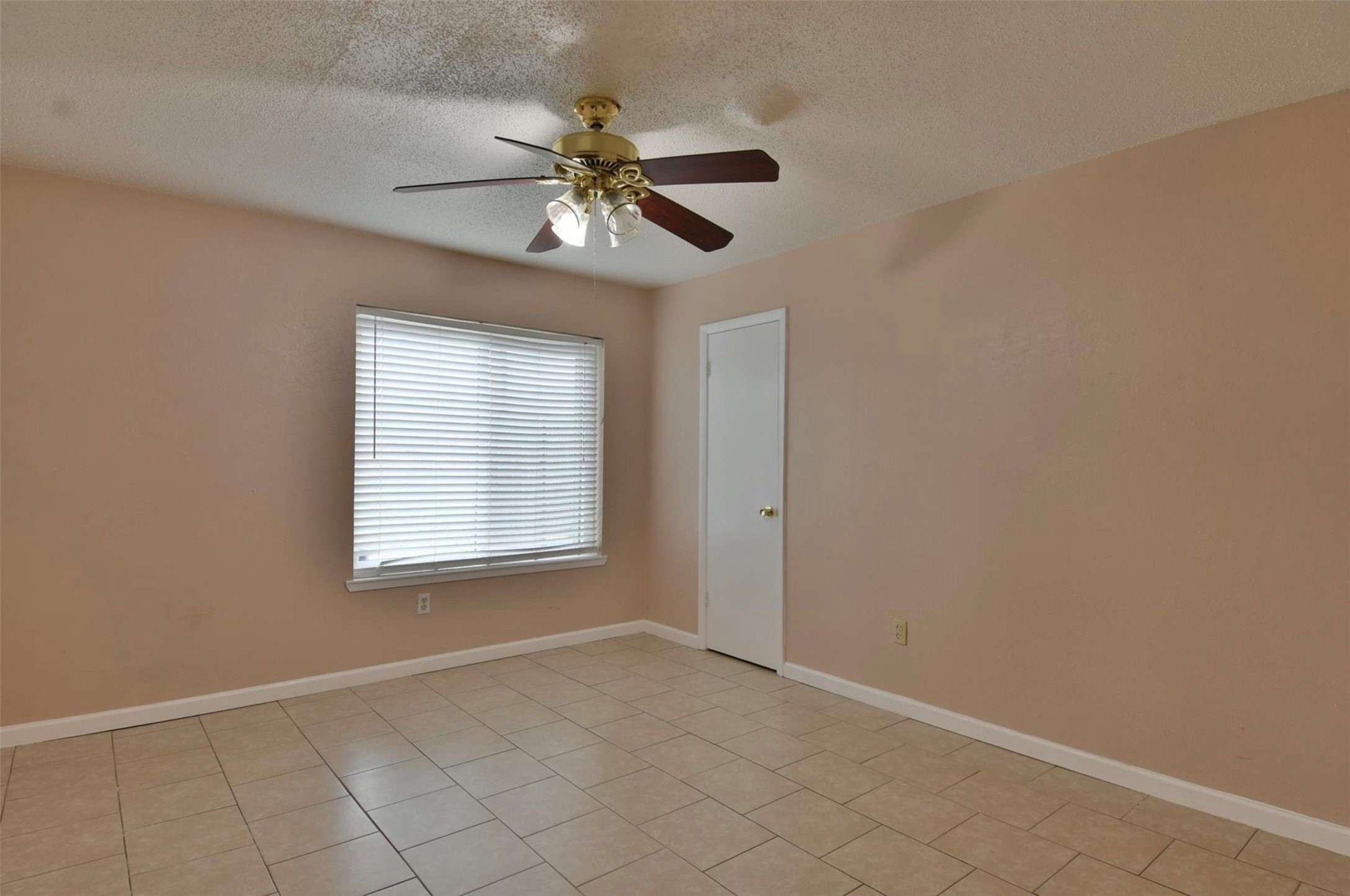 904 Mabry Road Property Photo 9