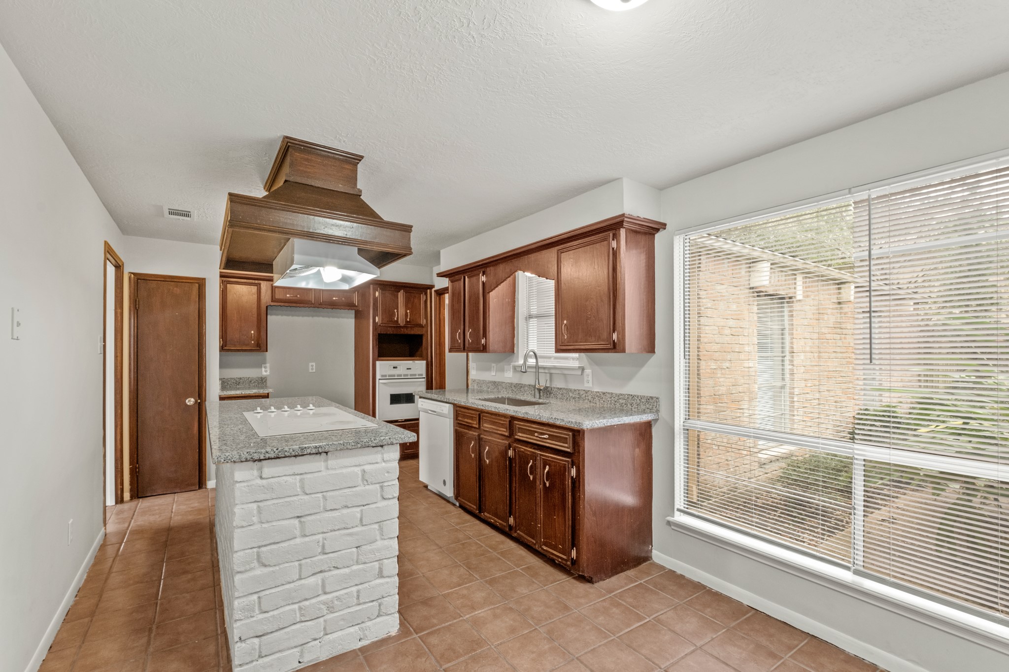 2922 Hunters Glen Drive Property Photo 3