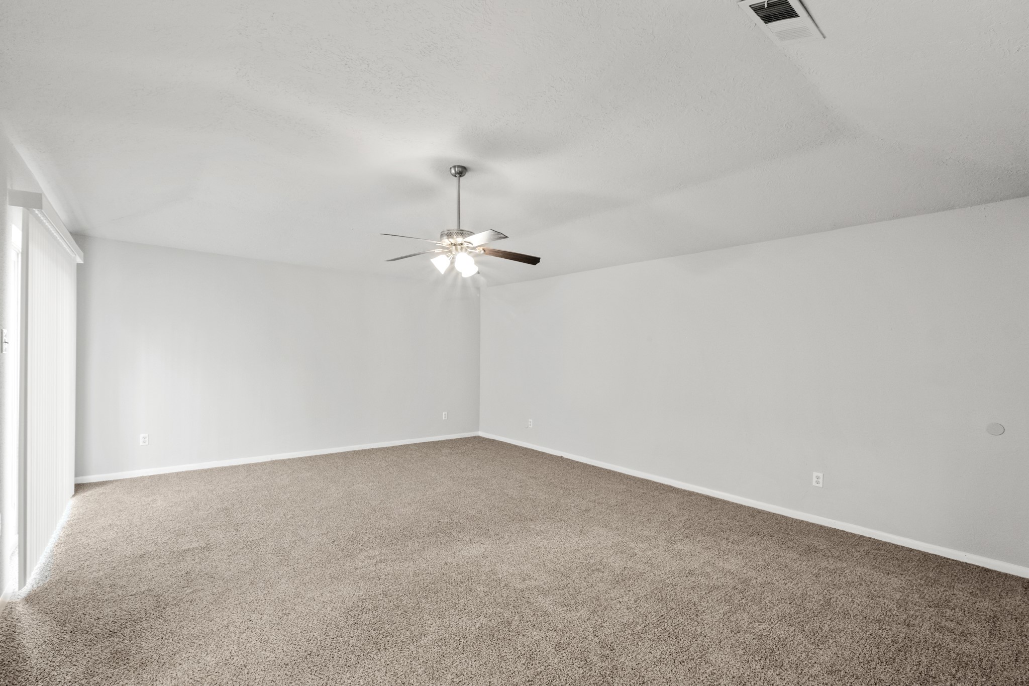 2922 Hunters Glen Drive Property Photo 8