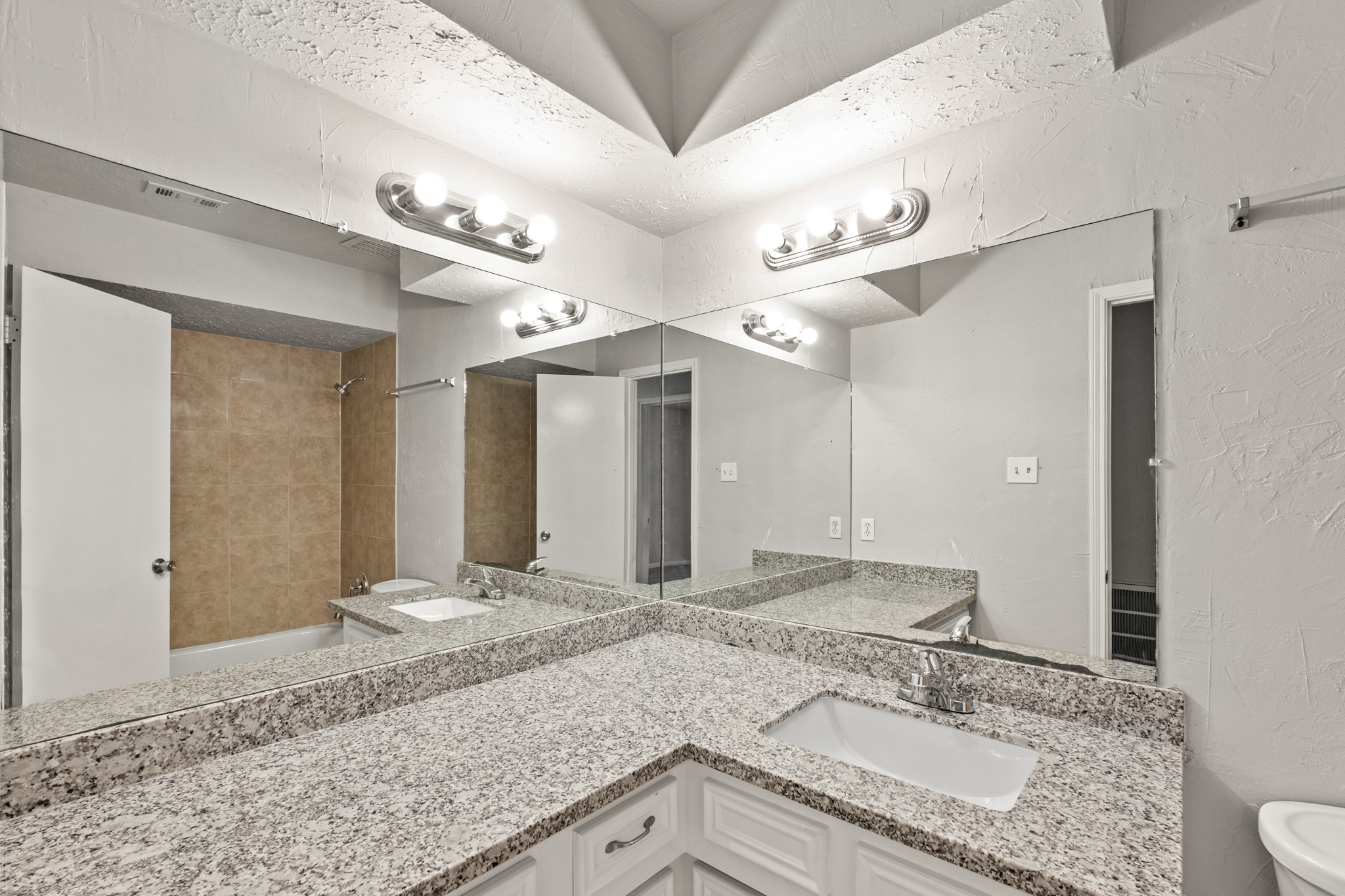 2922 Hunters Glen Drive Property Photo 9