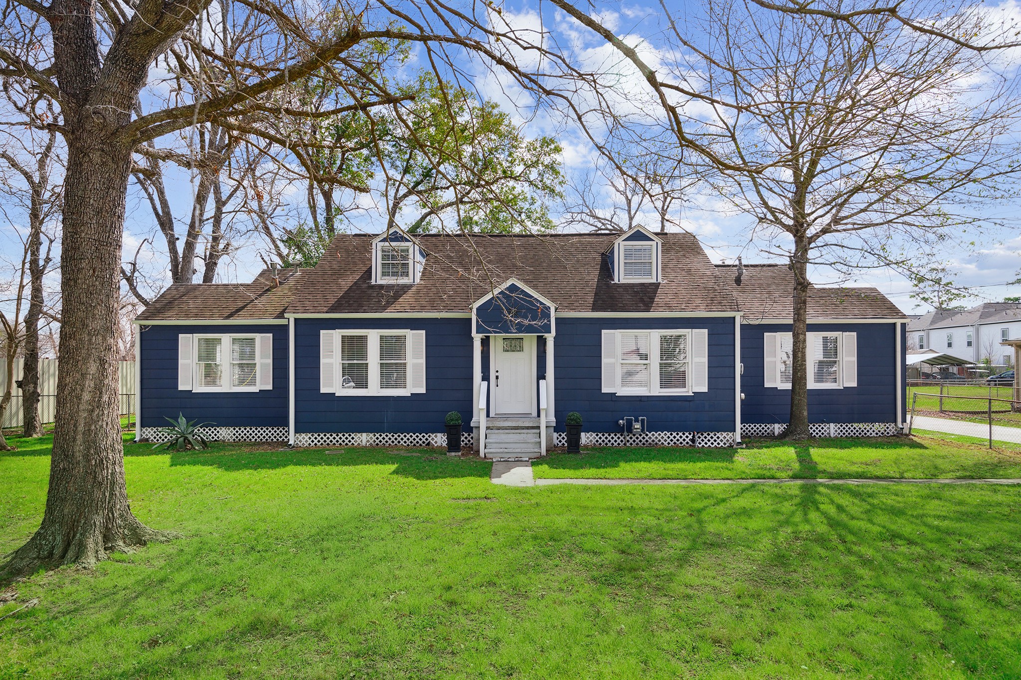 801 Woodcrest Drive Property Photo 1
