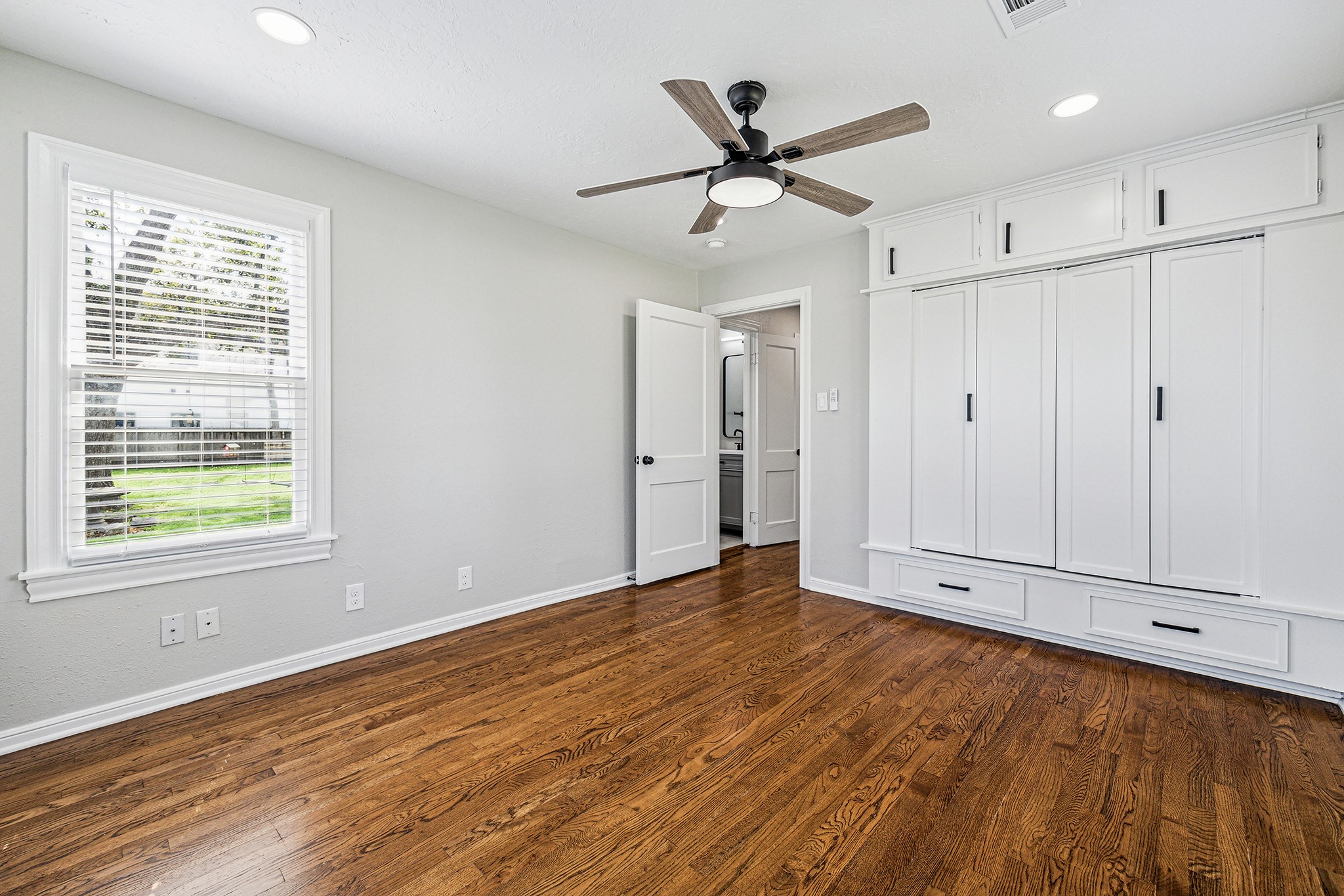 801 Woodcrest Drive Property Photo 10
