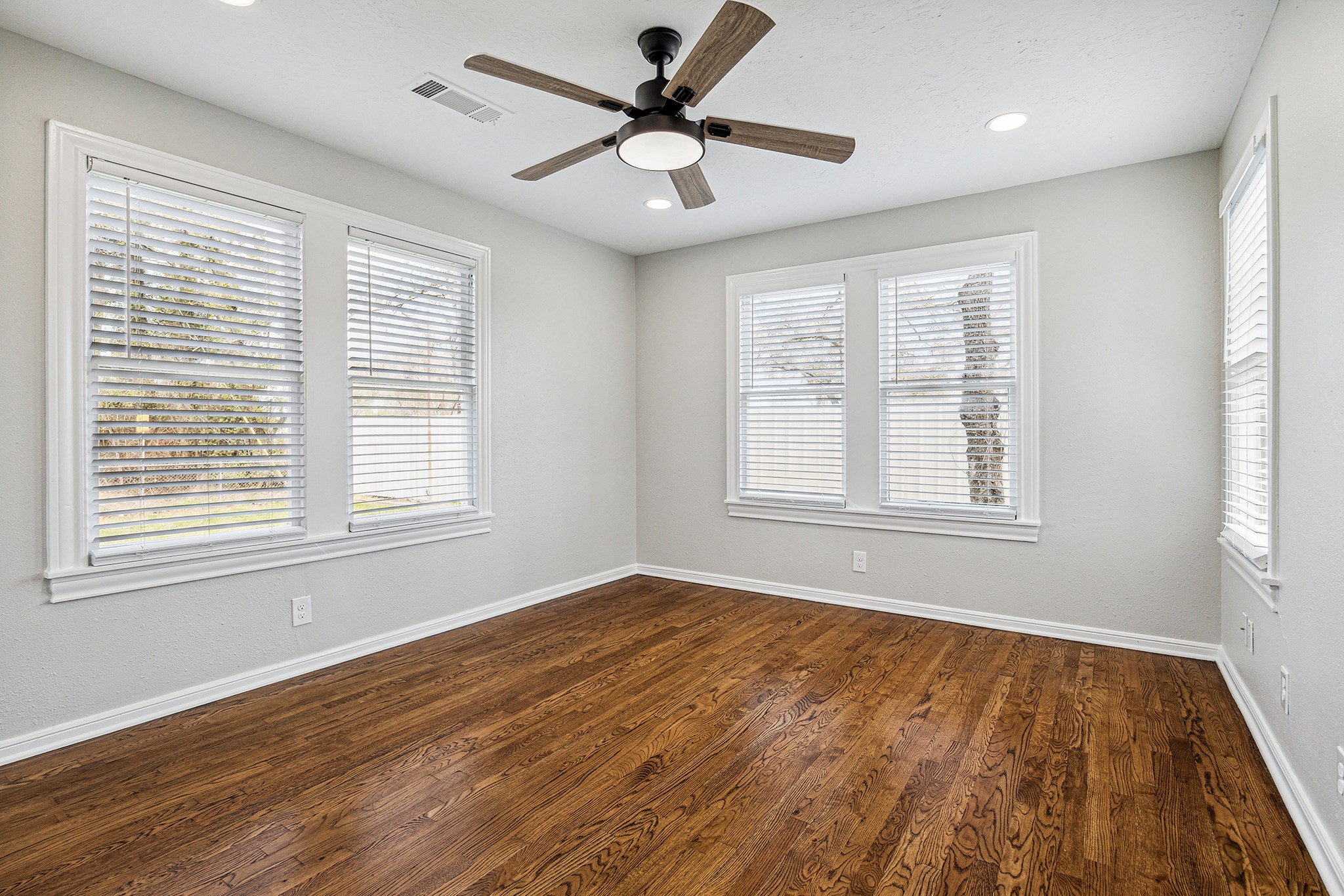 801 Woodcrest Drive Property Photo 11