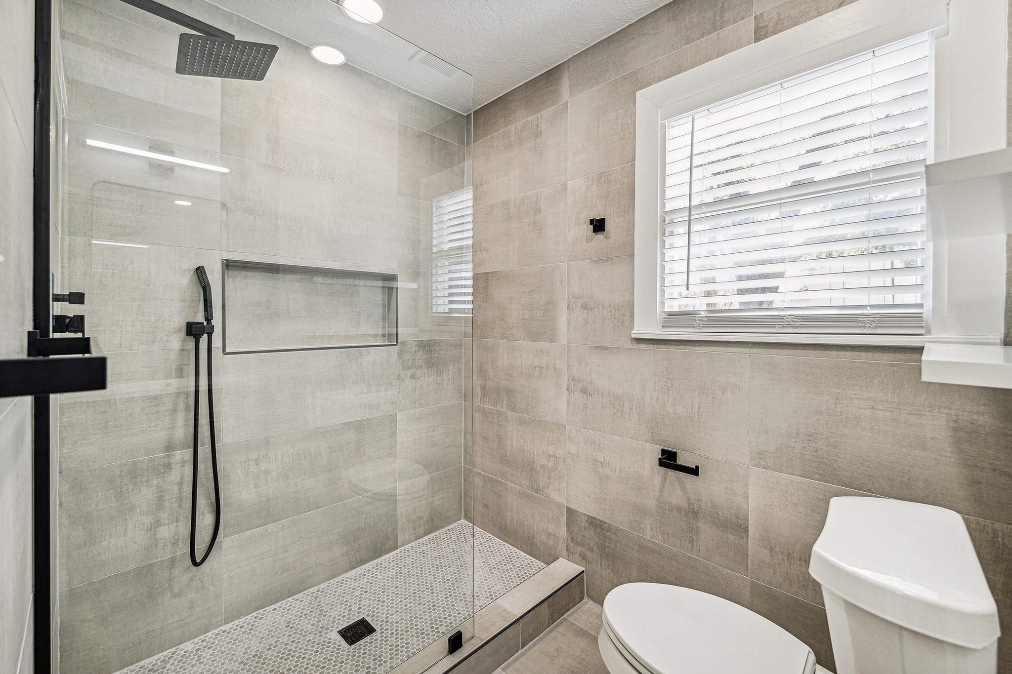 801 Woodcrest Drive Property Photo 12