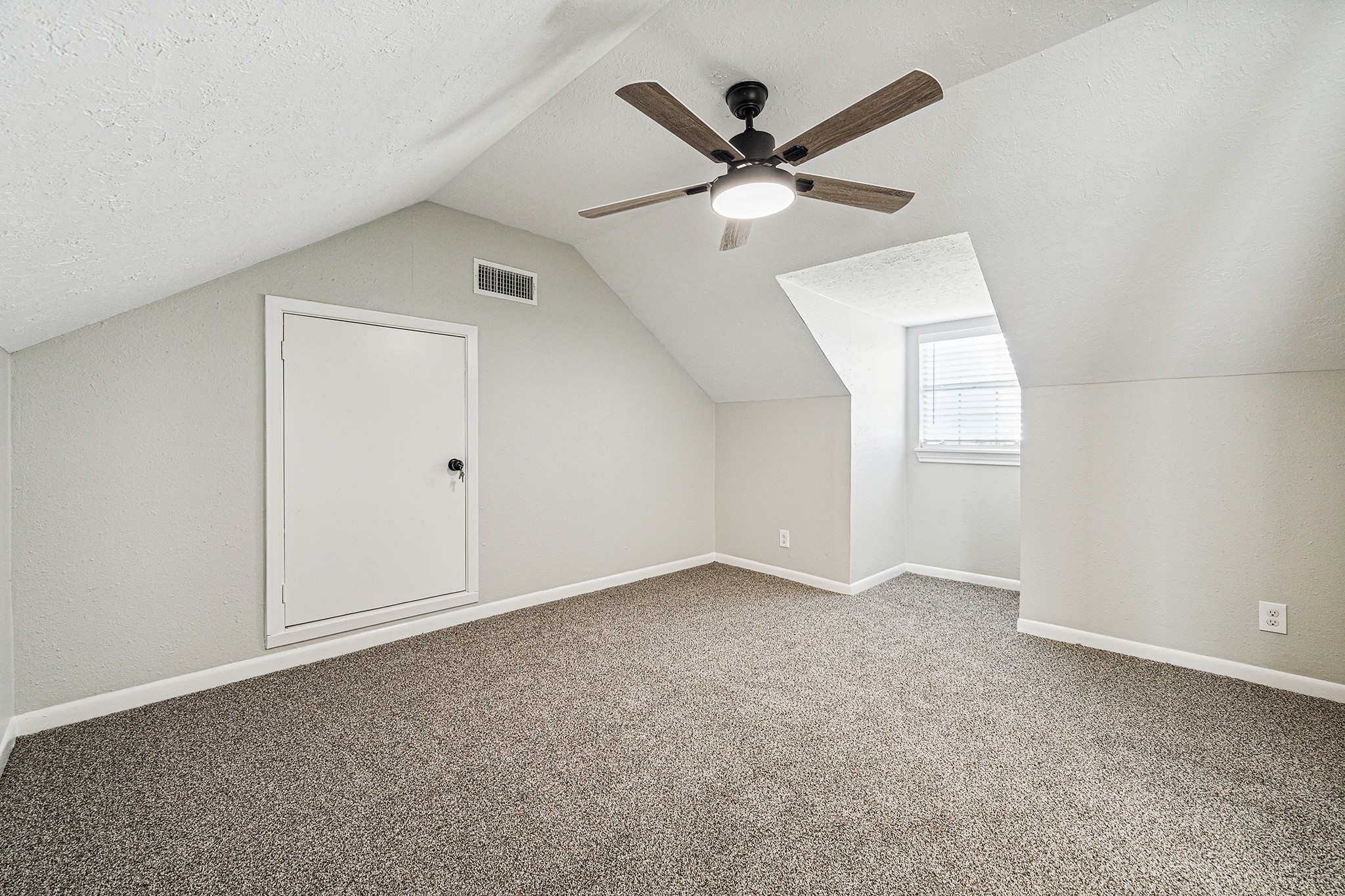 801 Woodcrest Drive Property Photo 15