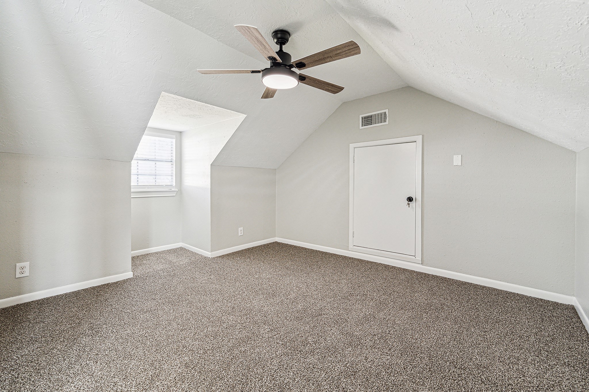 801 Woodcrest Drive Property Photo 16