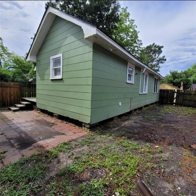 522 Aron Street Property Photo 9