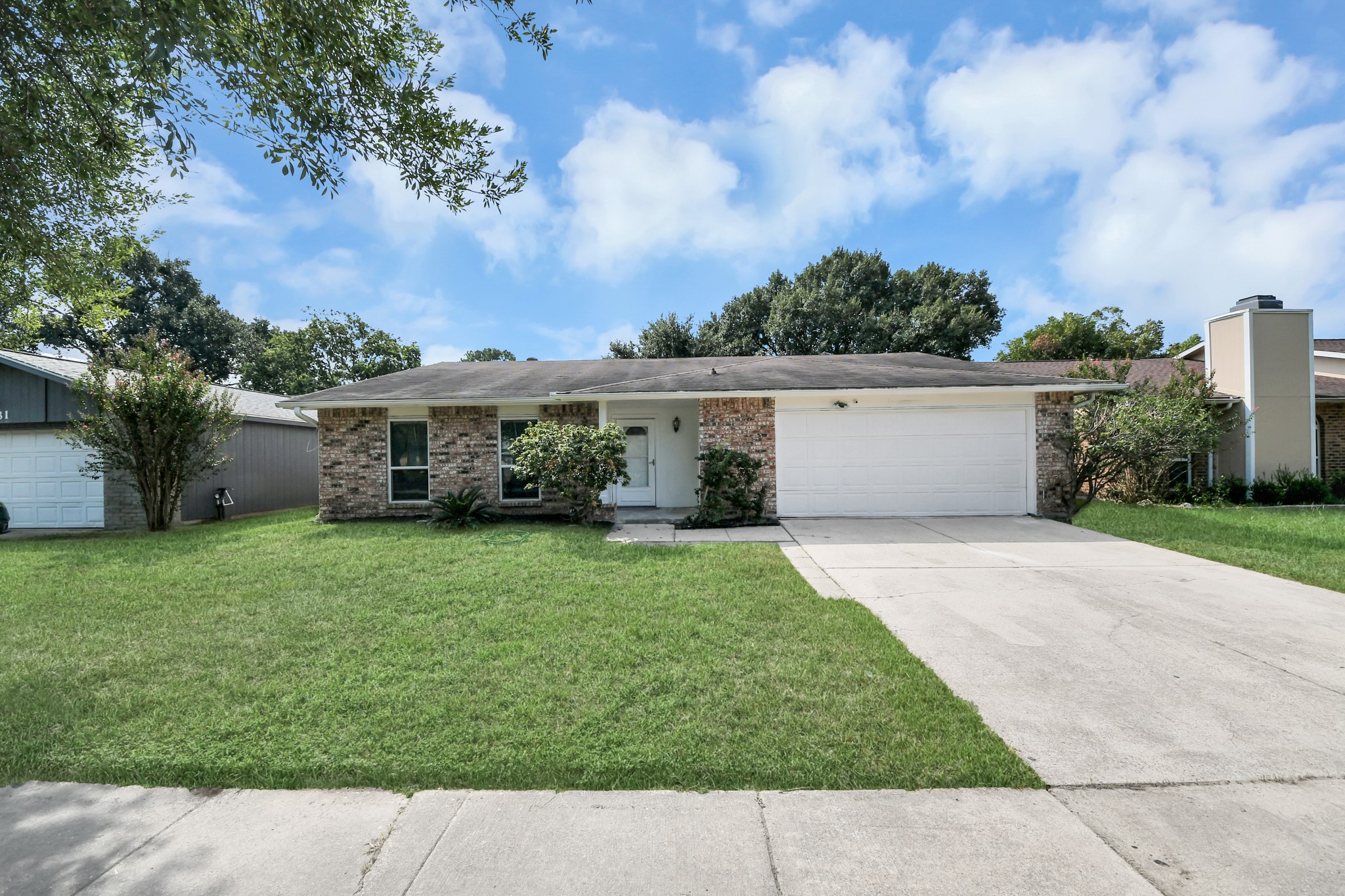 16835 Kilwinning Drive Property Photo 2