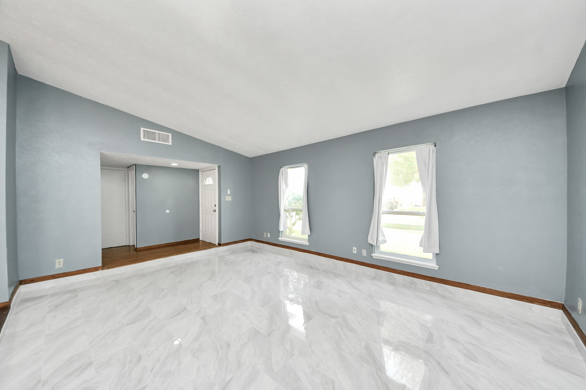 16835 Kilwinning Drive Property Photo 5