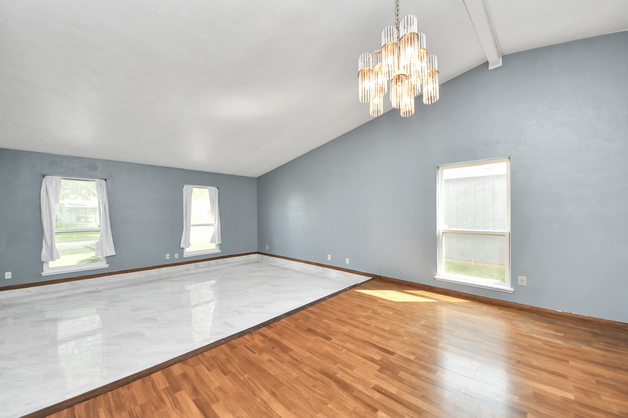 16835 Kilwinning Drive Property Photo 6