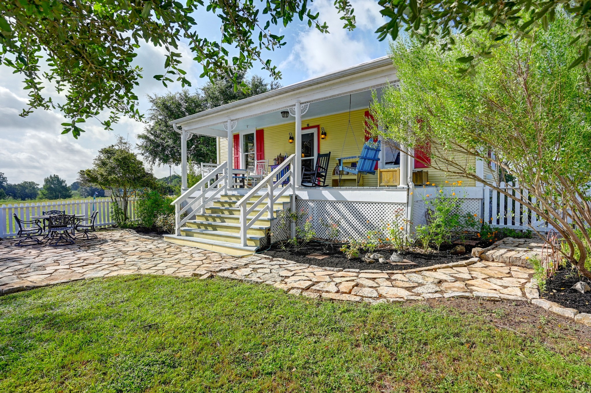 5850 Trackside Road Property Photo 4