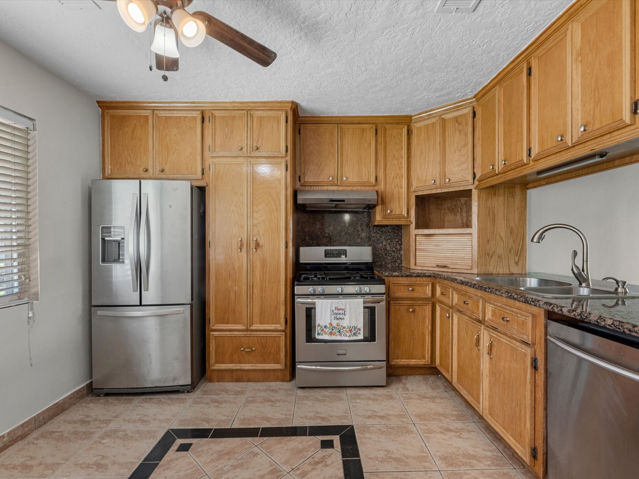 10319 Dunvegan Way Property Photo 1