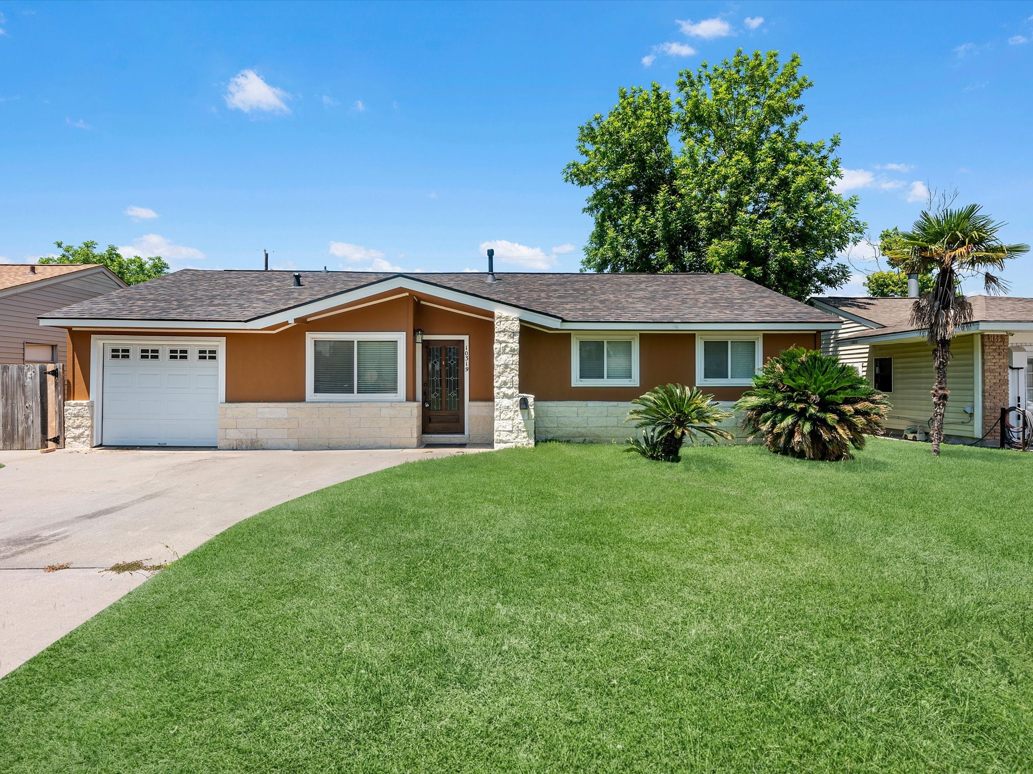 10319 Dunvegan Way Property Photo 2