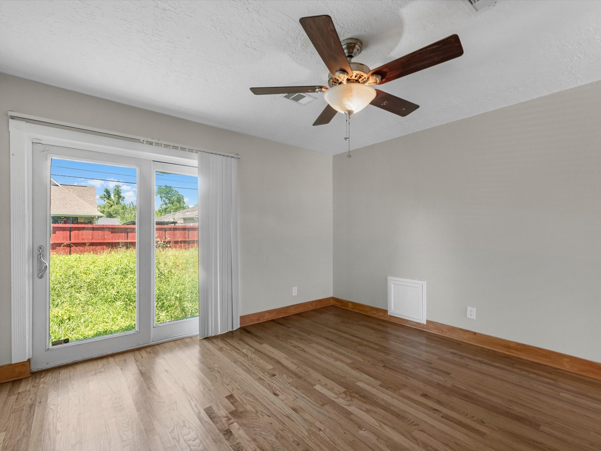 10319 Dunvegan Way Property Photo 7