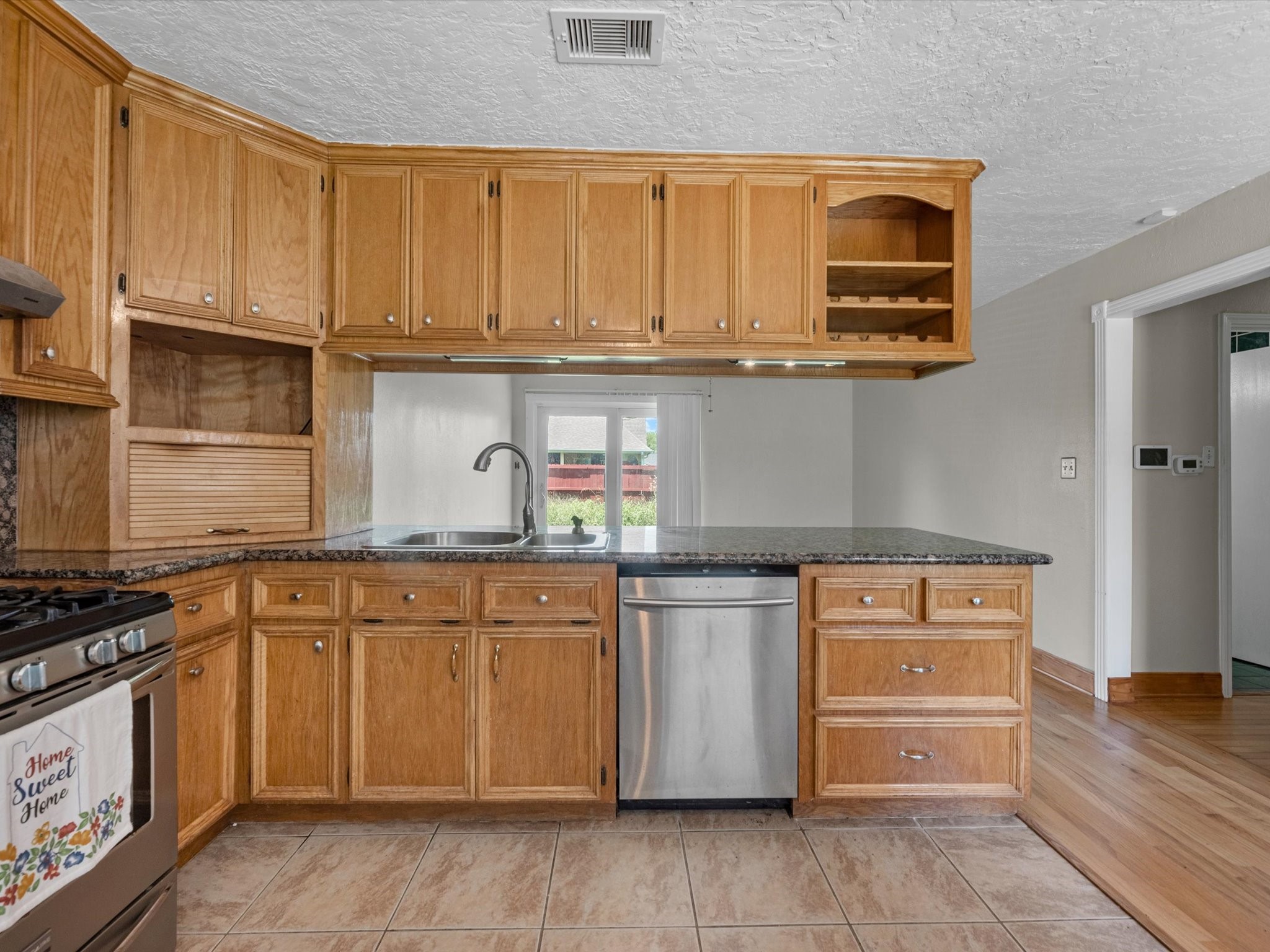 10319 Dunvegan Way Property Photo 9