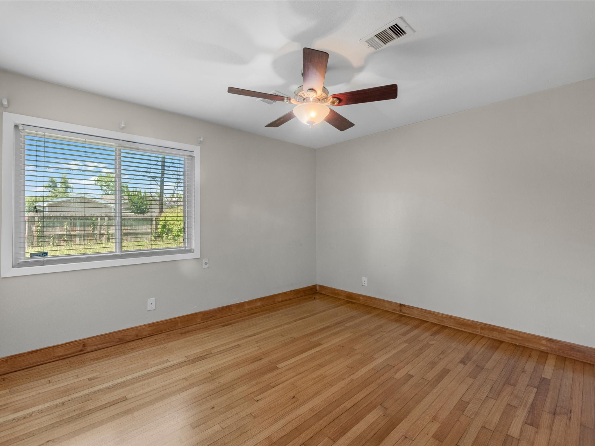 10319 Dunvegan Way Property Photo 11