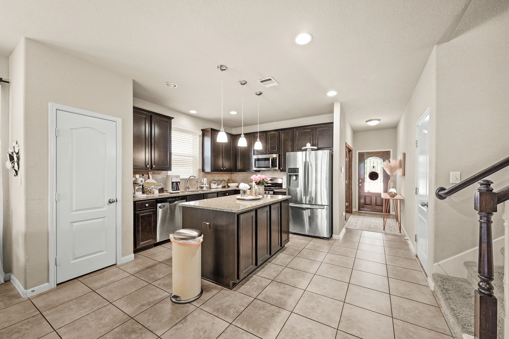 9957 Spring Rock Lane Property Photo 4