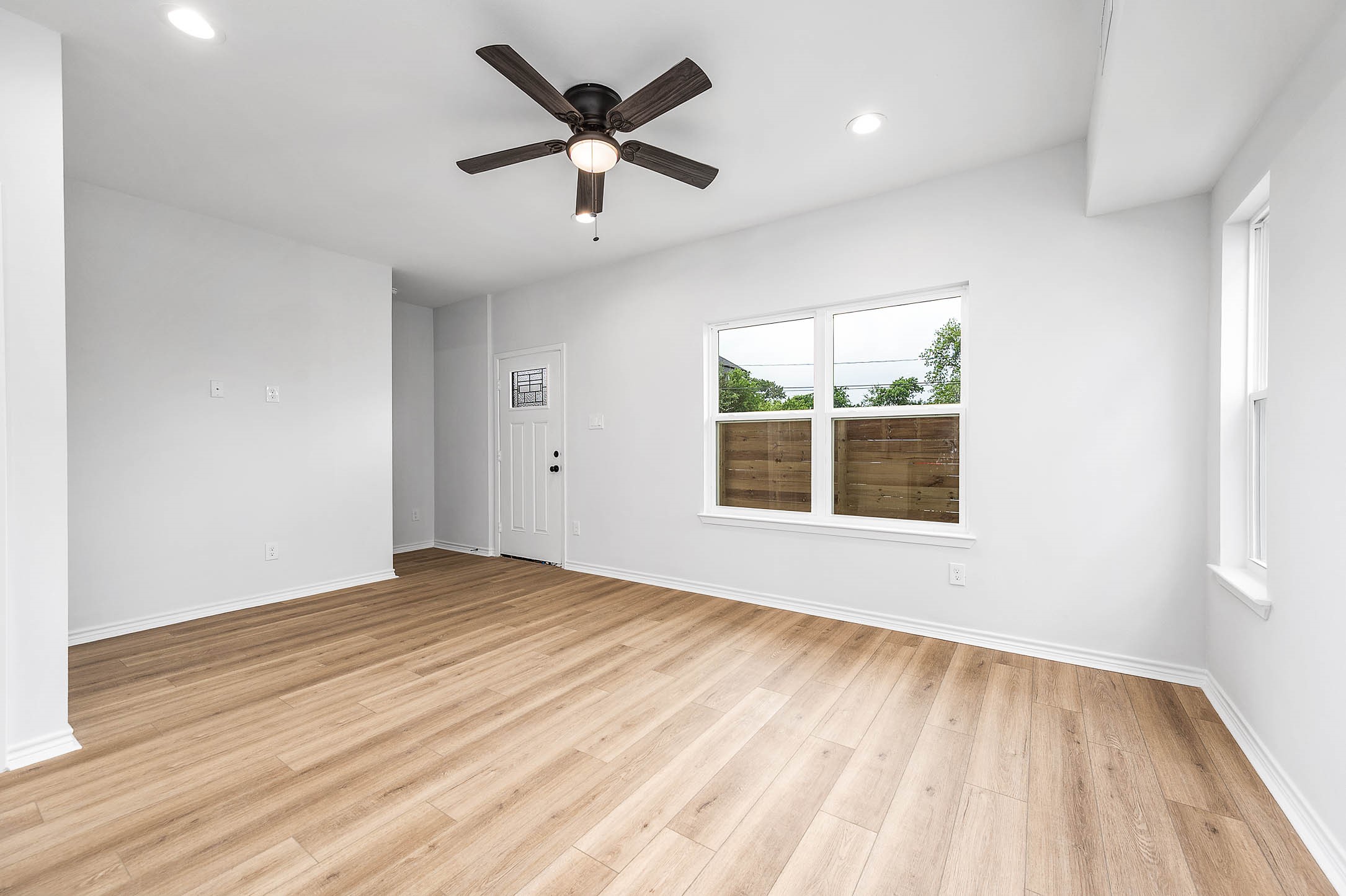 789 Fortune Street B Property Photo 3