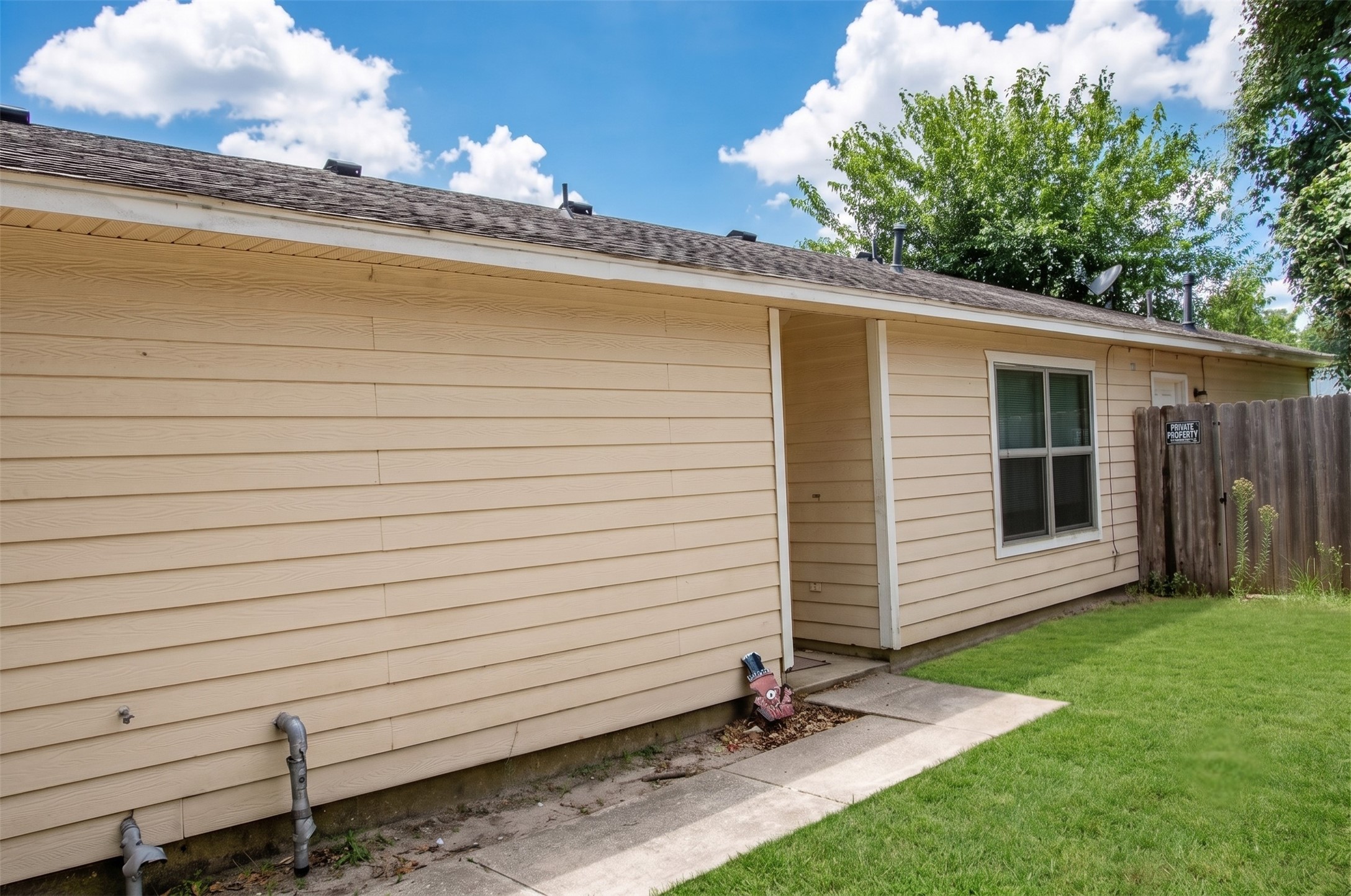 306 Willowick Street Property Photo 4