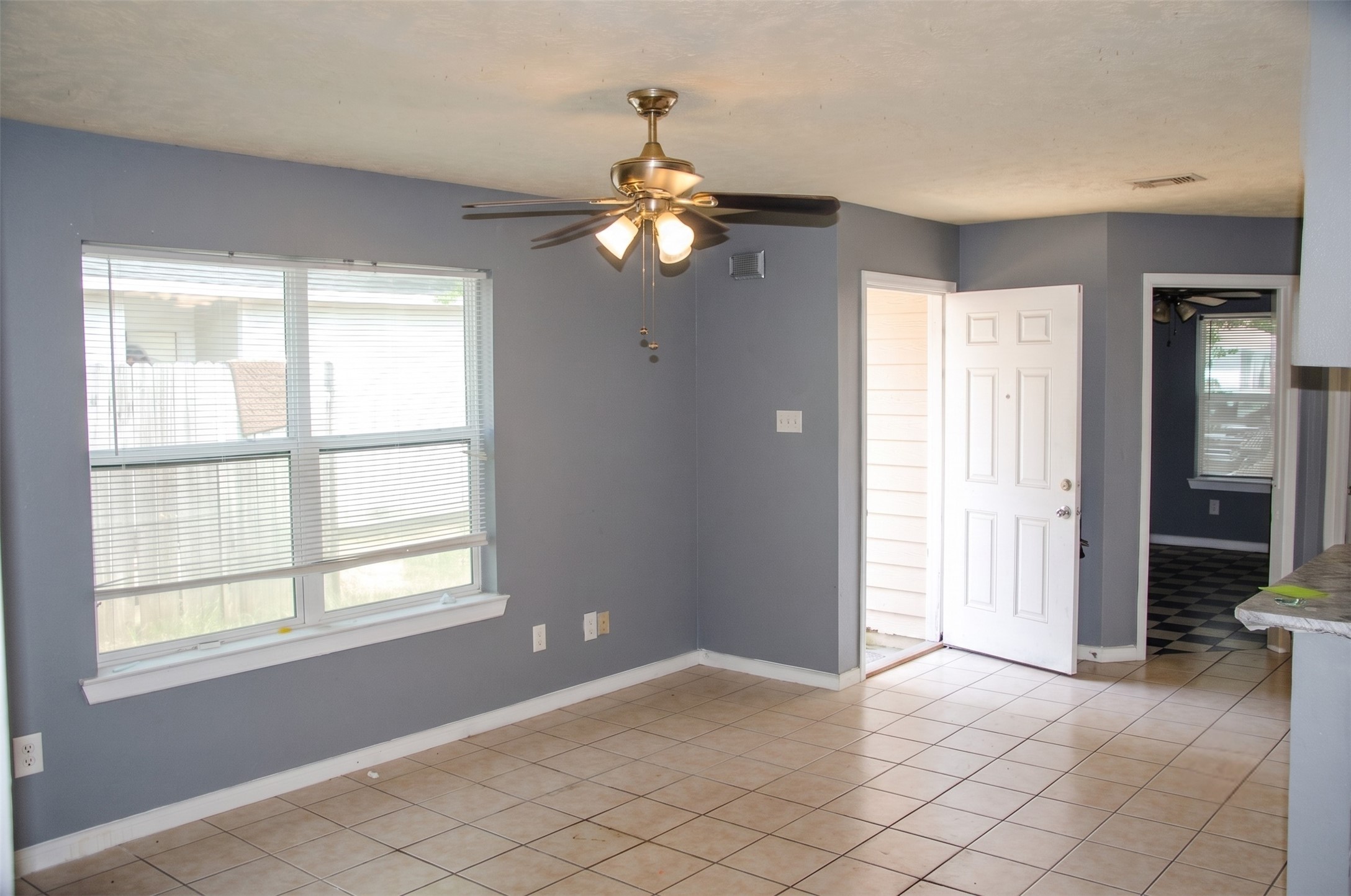 306 Willowick Street Property Photo 5