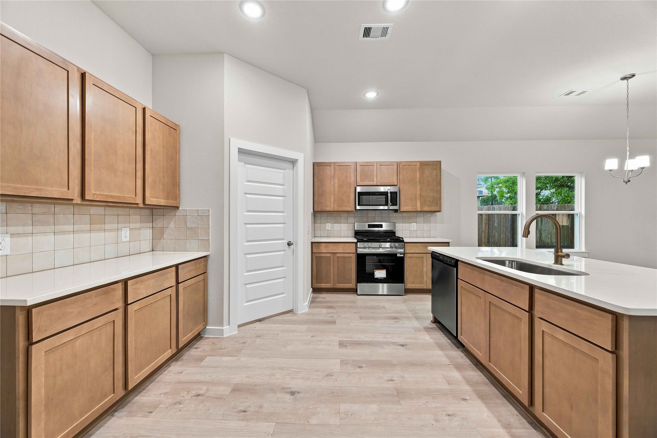 513 Johnson Street Property Photo 7