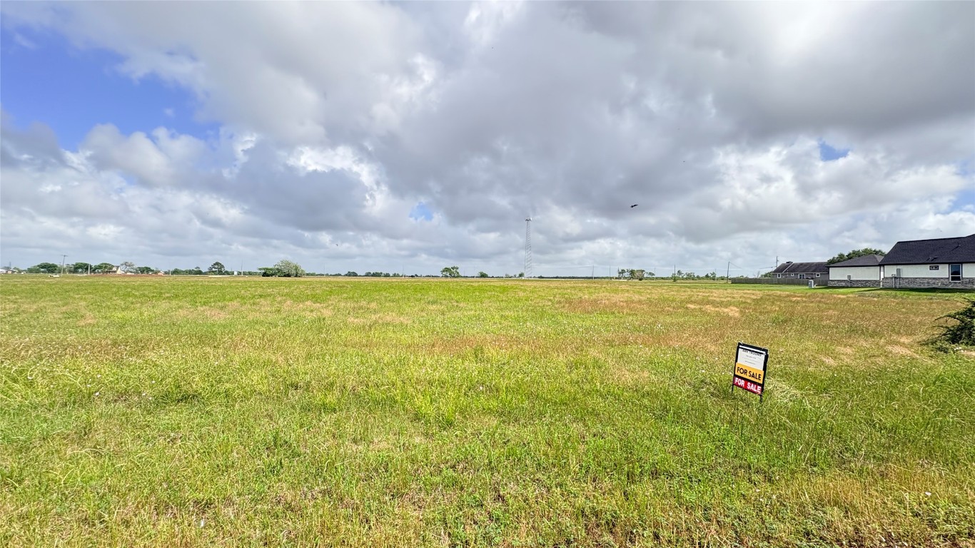 383 Brahman Trail Property Photo 1