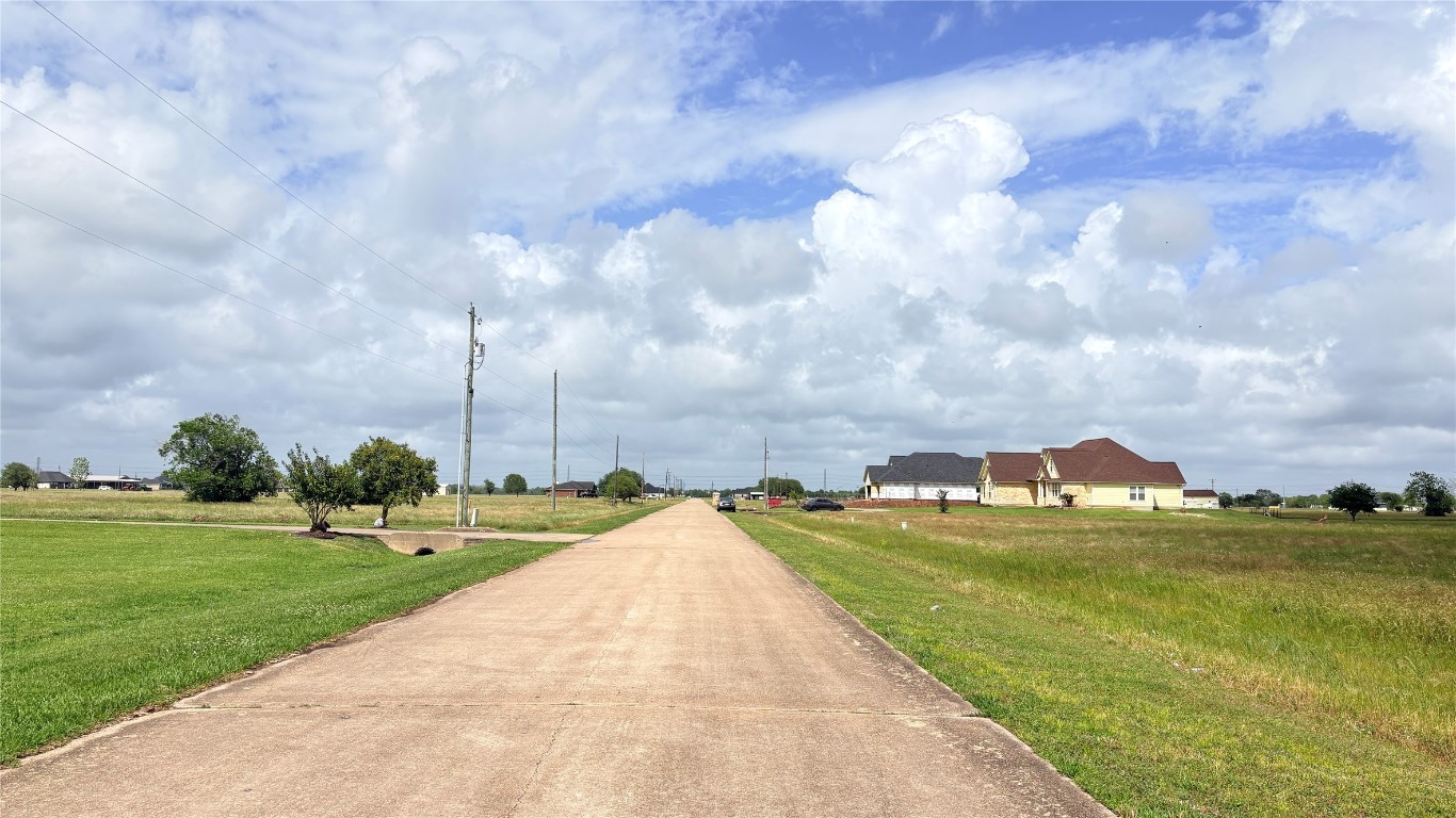 383 Brahman Trail Property Photo 5