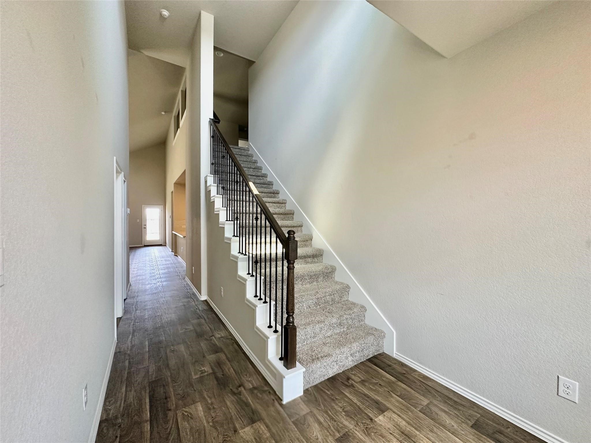 5410 Pembrokeshire Circle Property Photo 2