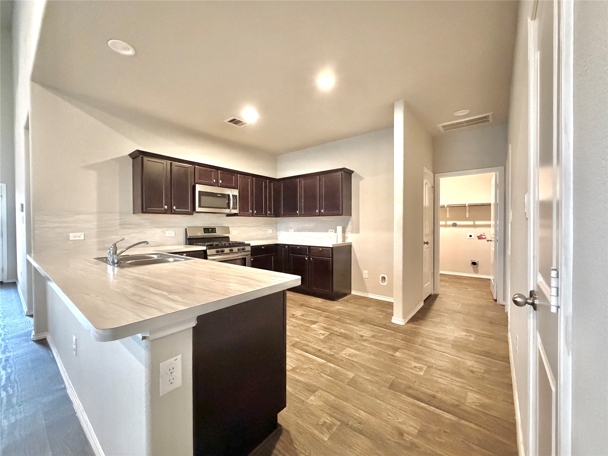 5410 Pembrokeshire Circle Property Photo 6