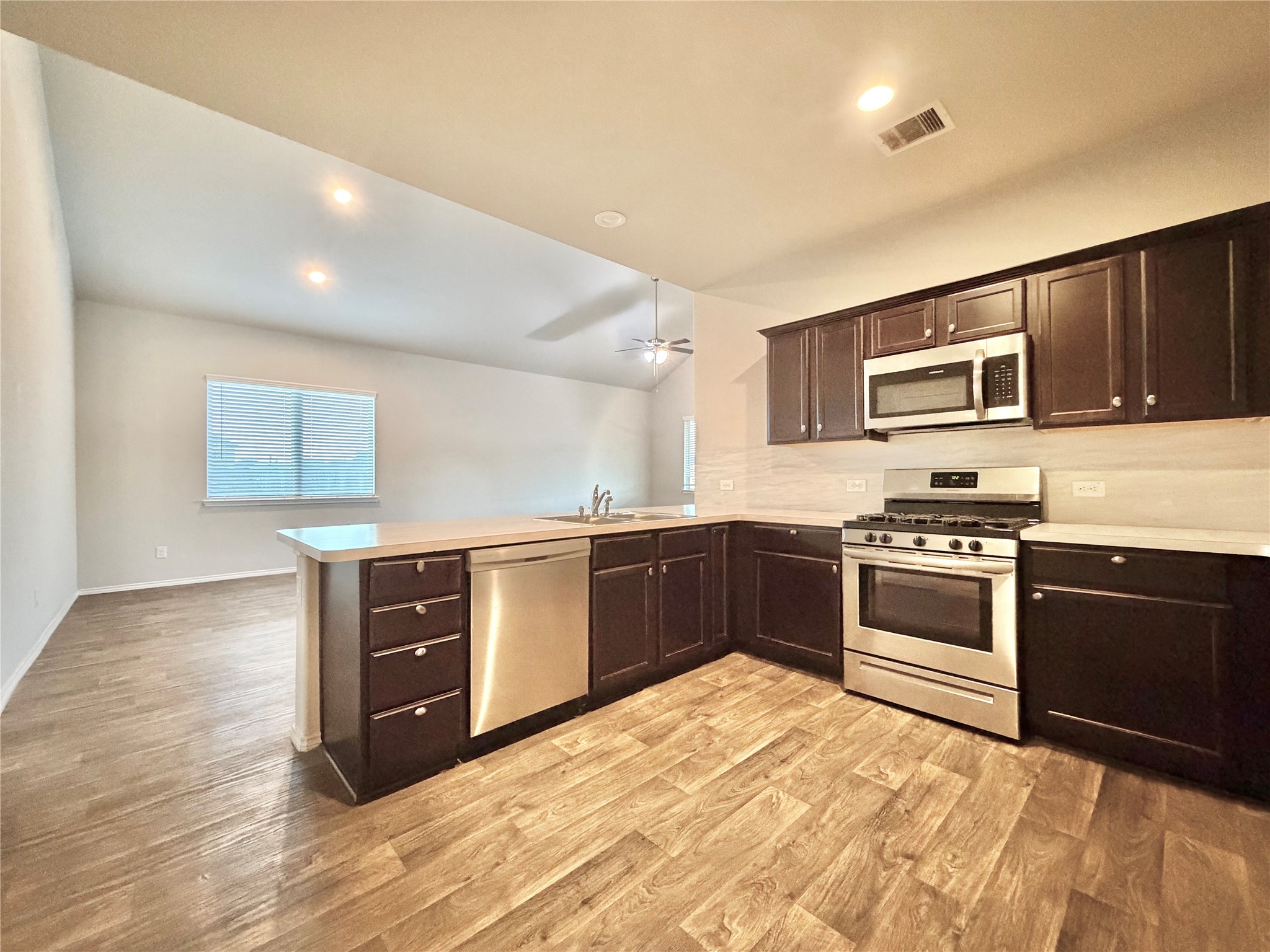 5410 Pembrokeshire Circle Property Photo 7