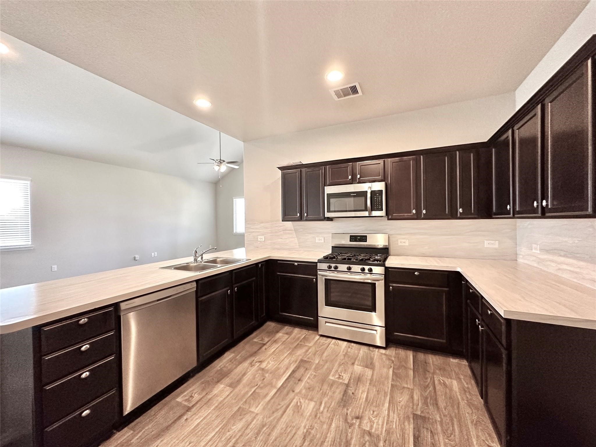 5410 Pembrokeshire Circle Property Photo 8