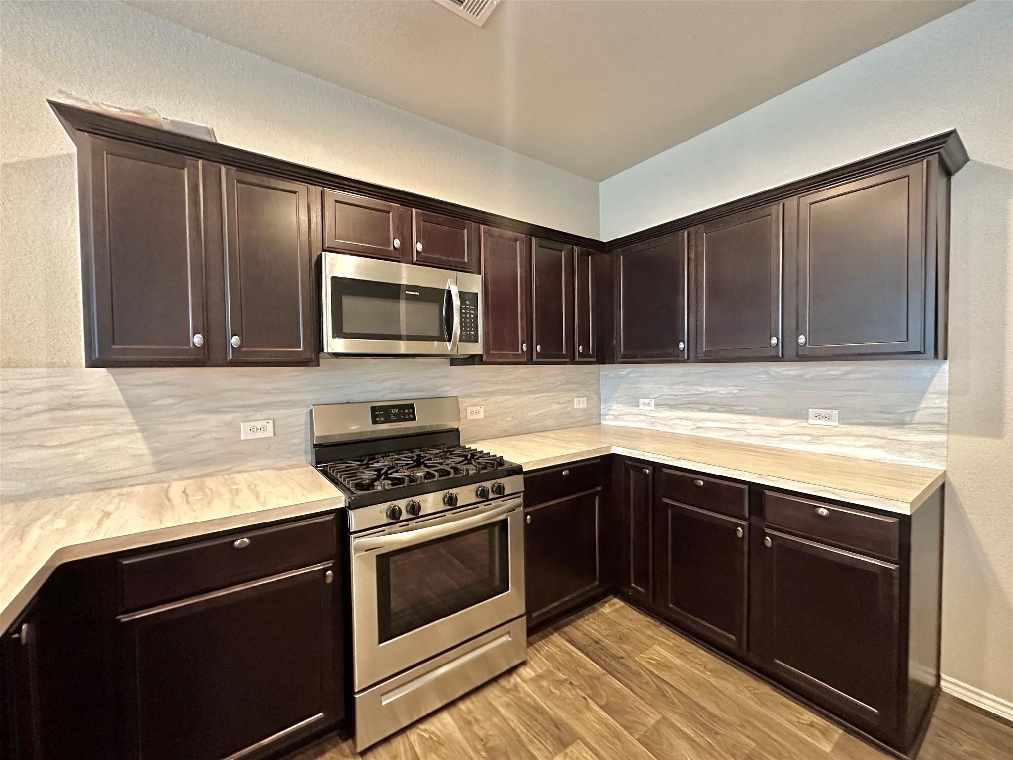 5410 Pembrokeshire Circle Property Photo 9