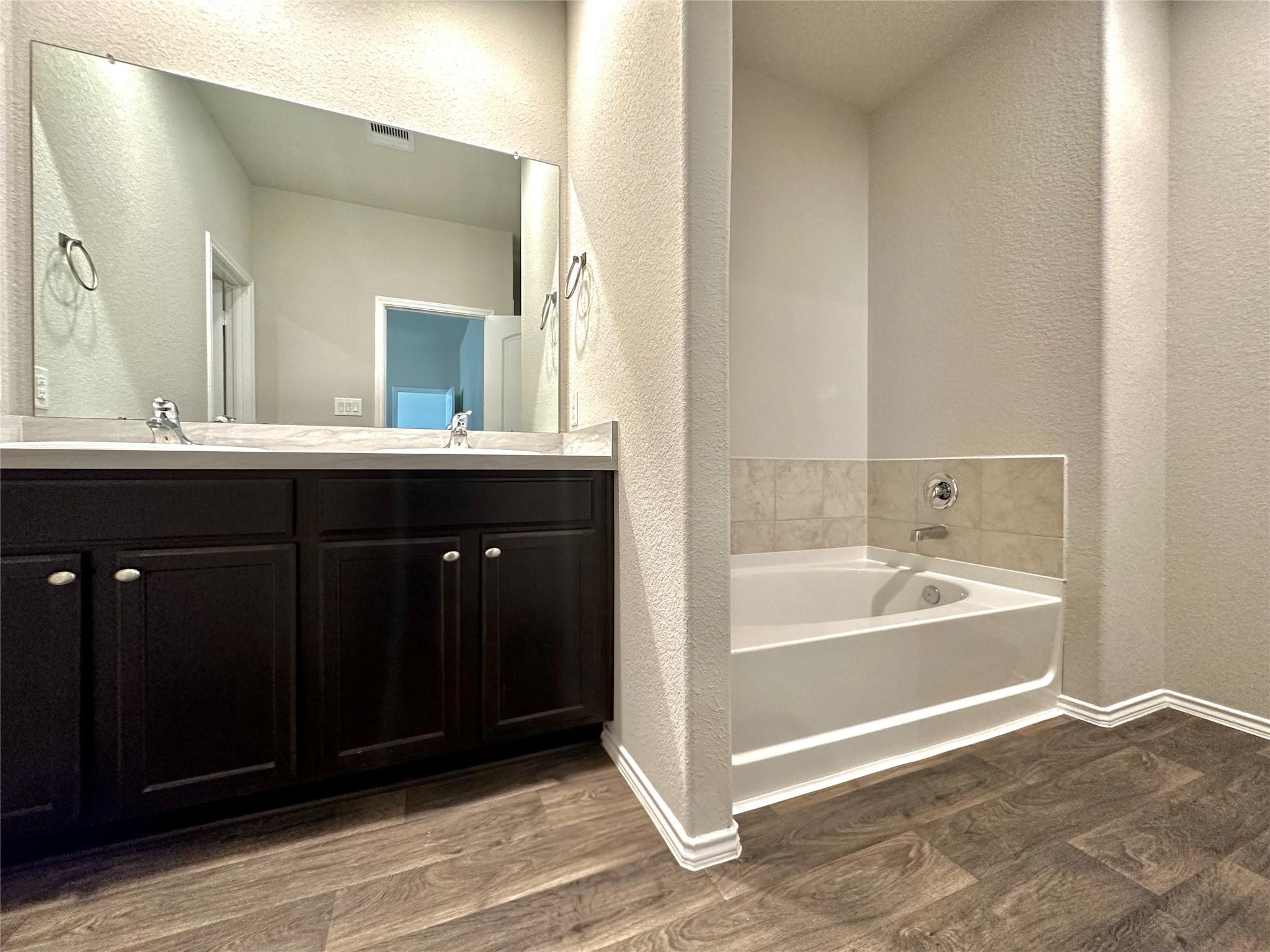 5410 Pembrokeshire Circle Property Photo 13