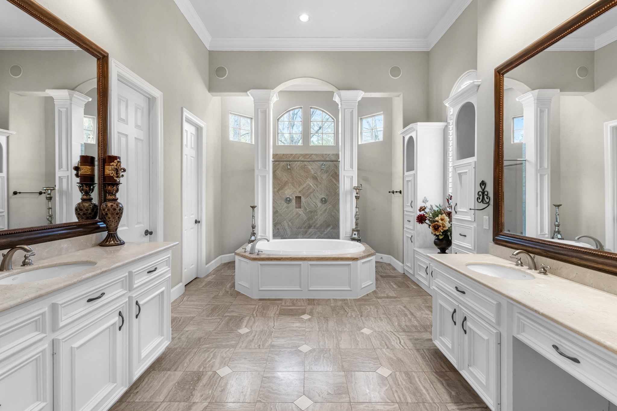 35 W Bracebridge Circle Property Photo 24