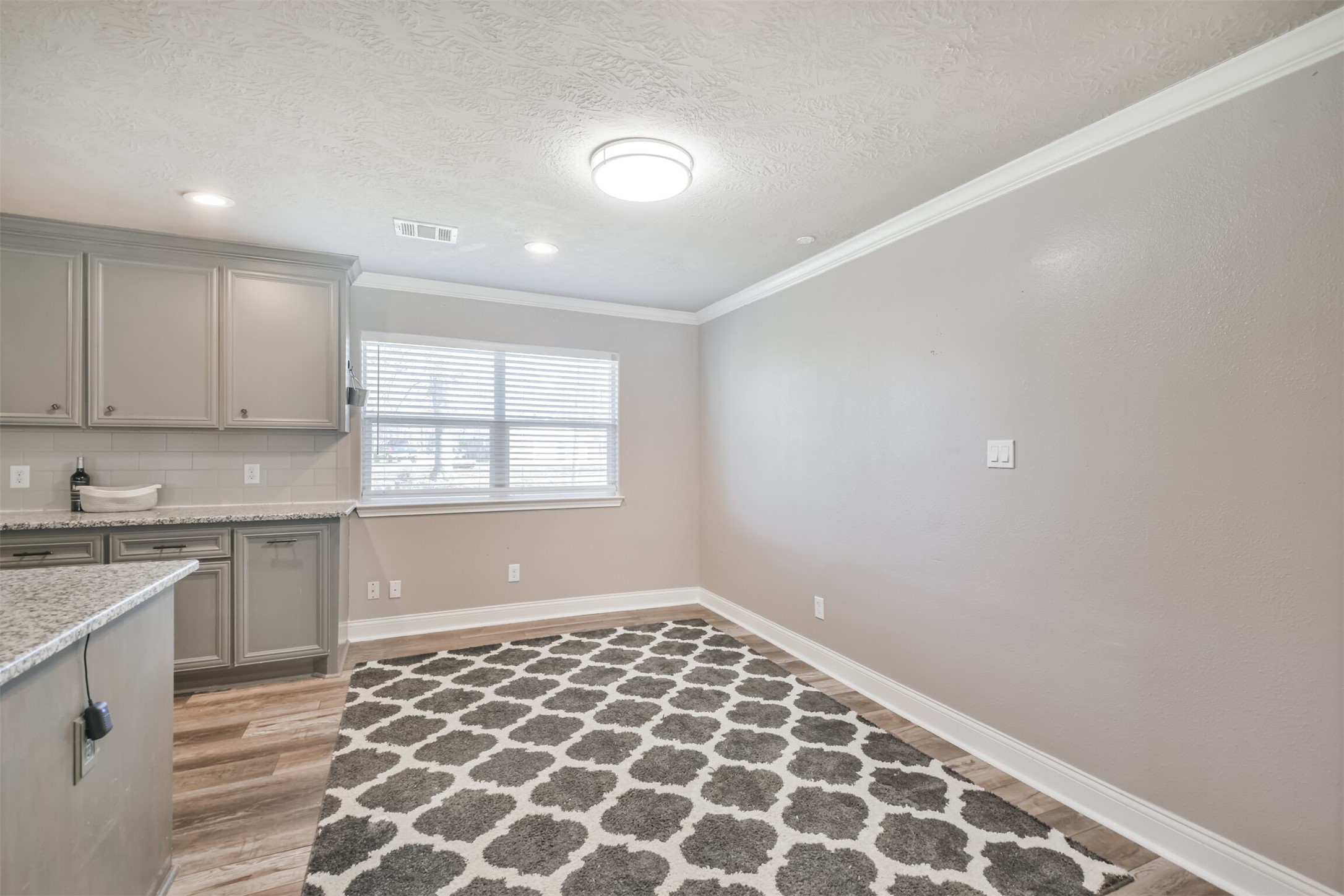 24237 Creekwood Drive Property Photo 16