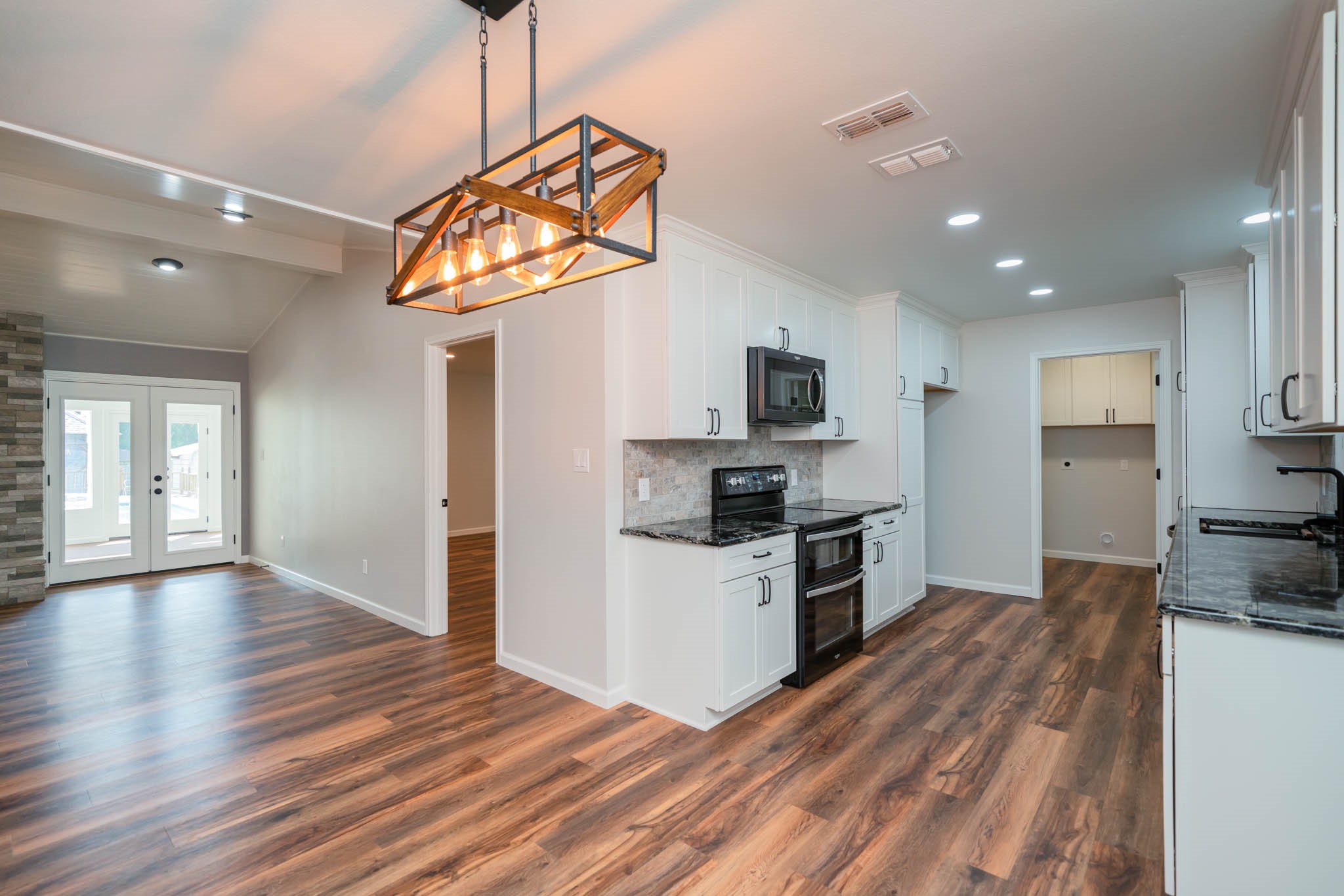 1304 Steve Street Property Photo 3