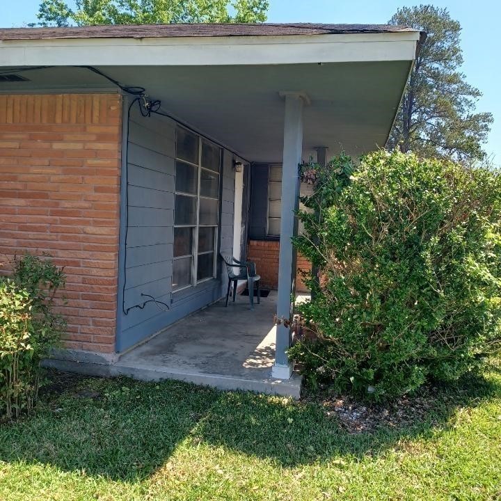 7201 Gleason Road Property Photo 2